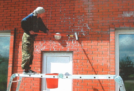 Гидрофобизация фасада дома из кирпича