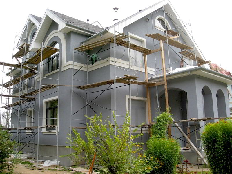Косметический ремонт фасада у загородного дома