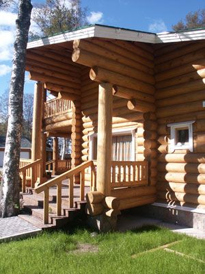 Крыльцо деревянного дома