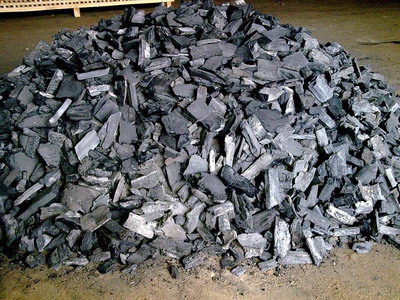 Как изготовить древесный уголь