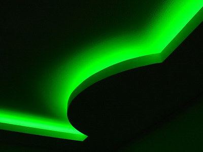 Очарование интерьерной иллюминации: устанавливаем неоновую подсветку на потолке