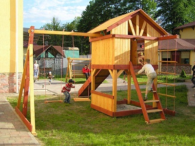 Строительство детской площадки на даче